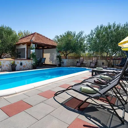 Дом отдыха My Dalmatia - Olive Garden With Private Swimming Pool Ladevci