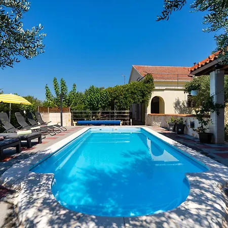 My Dalmatia - Olive Garden With Private Swimming Pool Дом отдыха Ladevci
