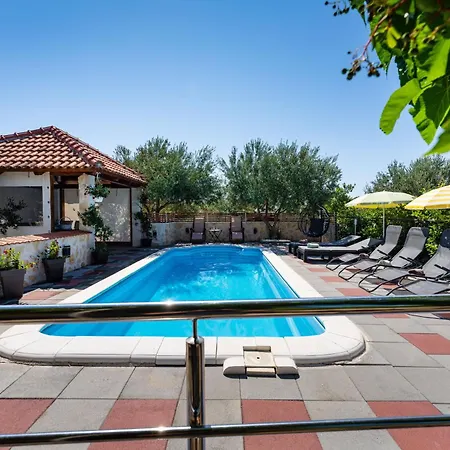 My Dalmatia - Olive Garden With Private Swimming Pool Дом отдыха Ladevci