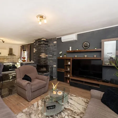 My Dalmatia - Olive Garden With Private Swimming Pool * Ladevci