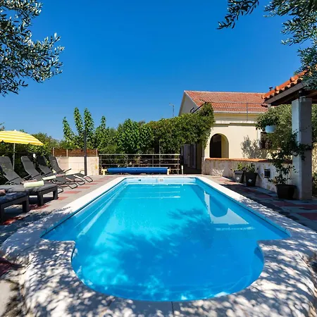 My Dalmatia - Olive Garden With Private Swimming Pool