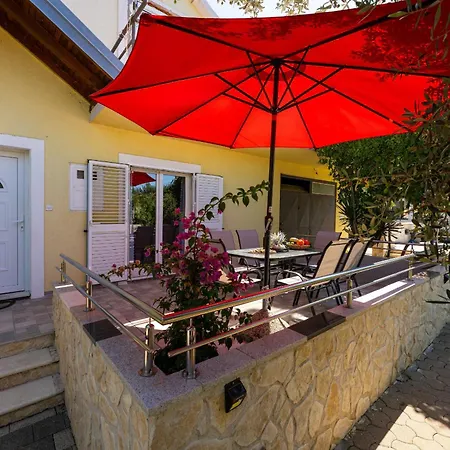 Дом отдыха My Dalmatia - Olive Garden With Private Swimming Pool Ladevci