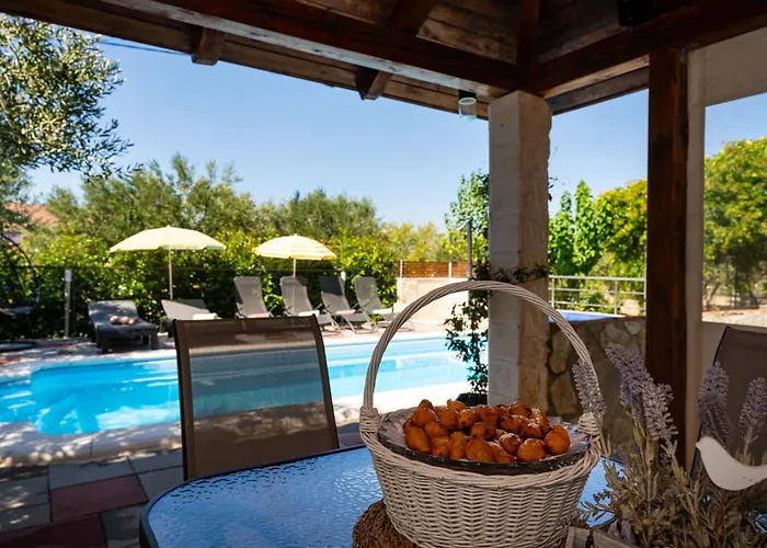 My Dalmatia - Olive Garden With Private Swimming Pool * Ladevci