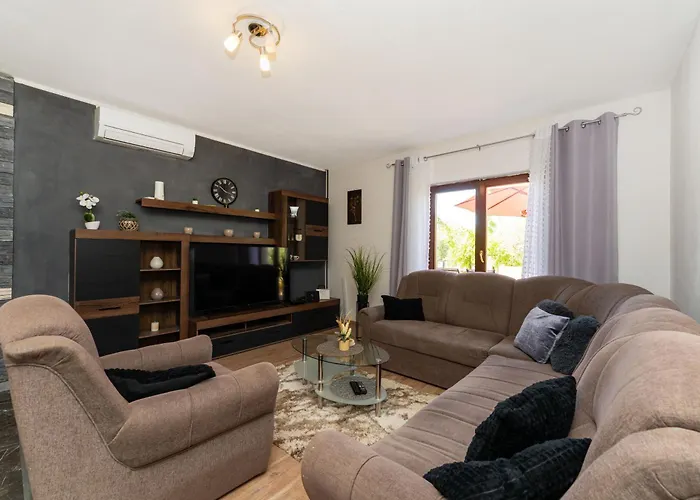 My Dalmatia - Olive Garden With Private Swimming Pool Vakantiehuis Ladevci