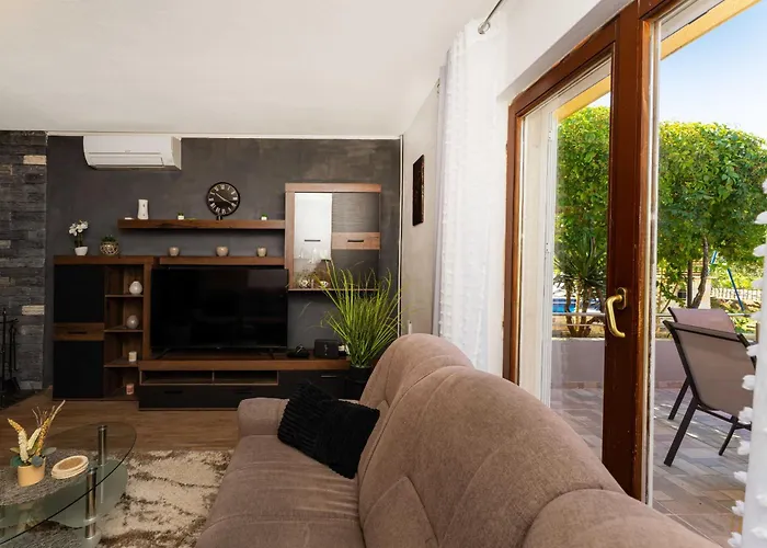 My Dalmatia - Olive Garden With Private Swimming Pool Ladevci